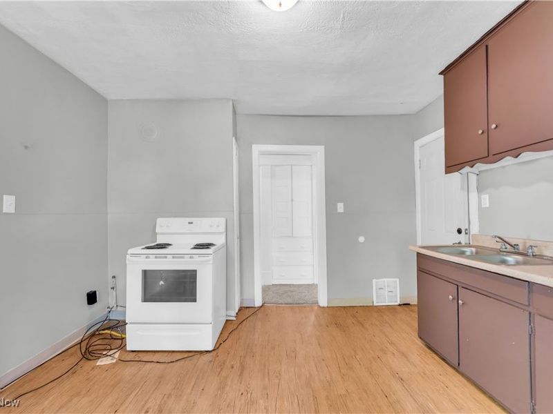 14106 Sylvia Avenue, Cleveland, OH 44110 Photo 22