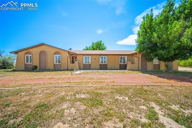 650 E Woodleaf Drive, Pueblo, CO 81007 Main Photo