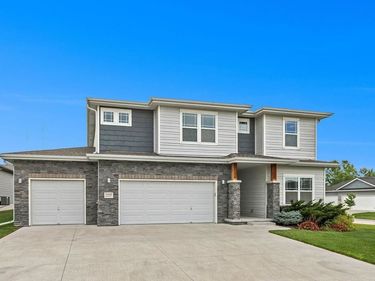 7930 Maxine Drive, Lincoln, NE 68516