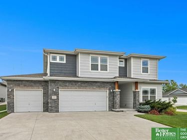 7930 Maxine Drive, Lincoln, NE 68516