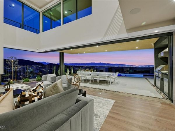 807 Magnum Cliff Court, Henderson, NV 89012