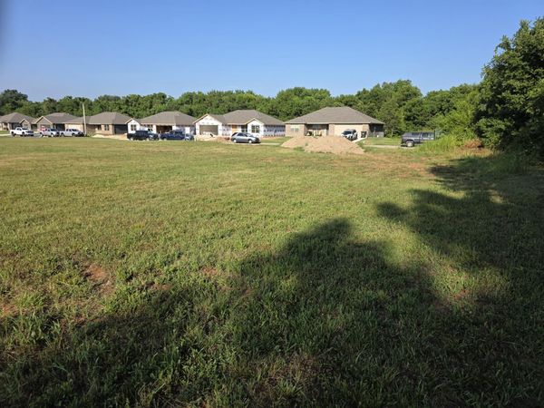 1675 Ridgemont Ave, Monett, MO 65708