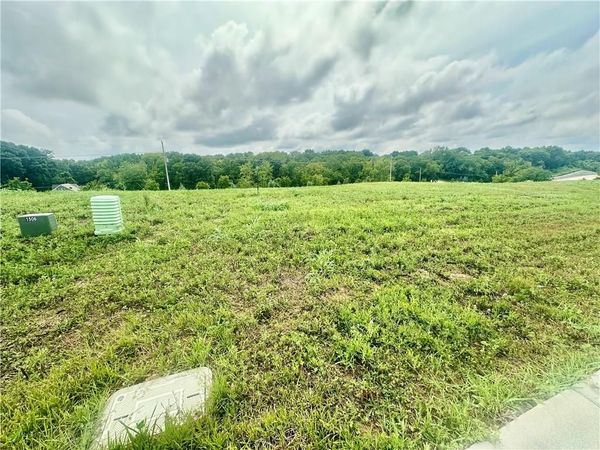 13935 NW 70th Street, Parkville, MO 64152