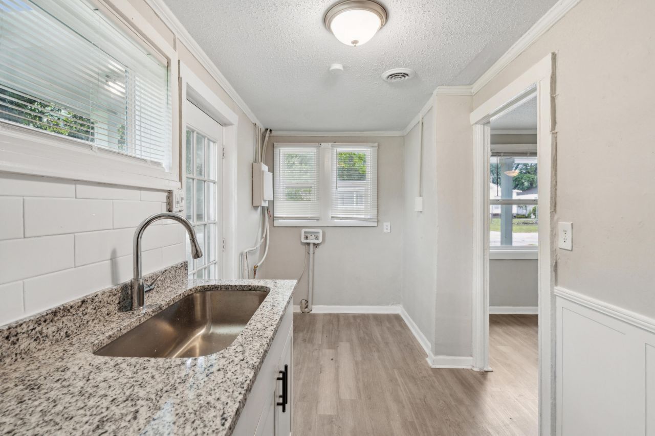 2577 Good Street Photo 10