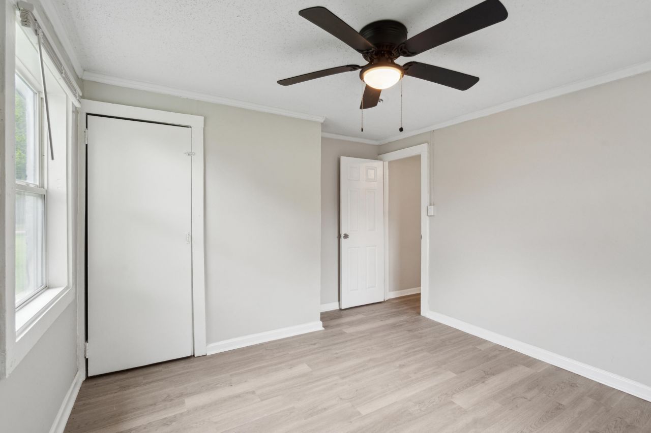 2577 Good Street Photo 15