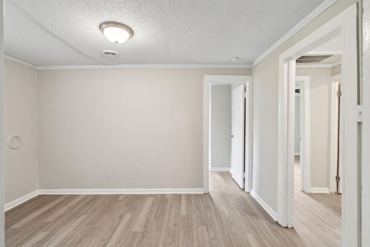 2577 Good Street Photo 20