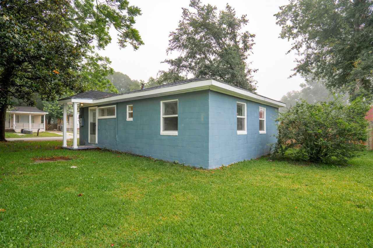 2577 Good Street Photo 22