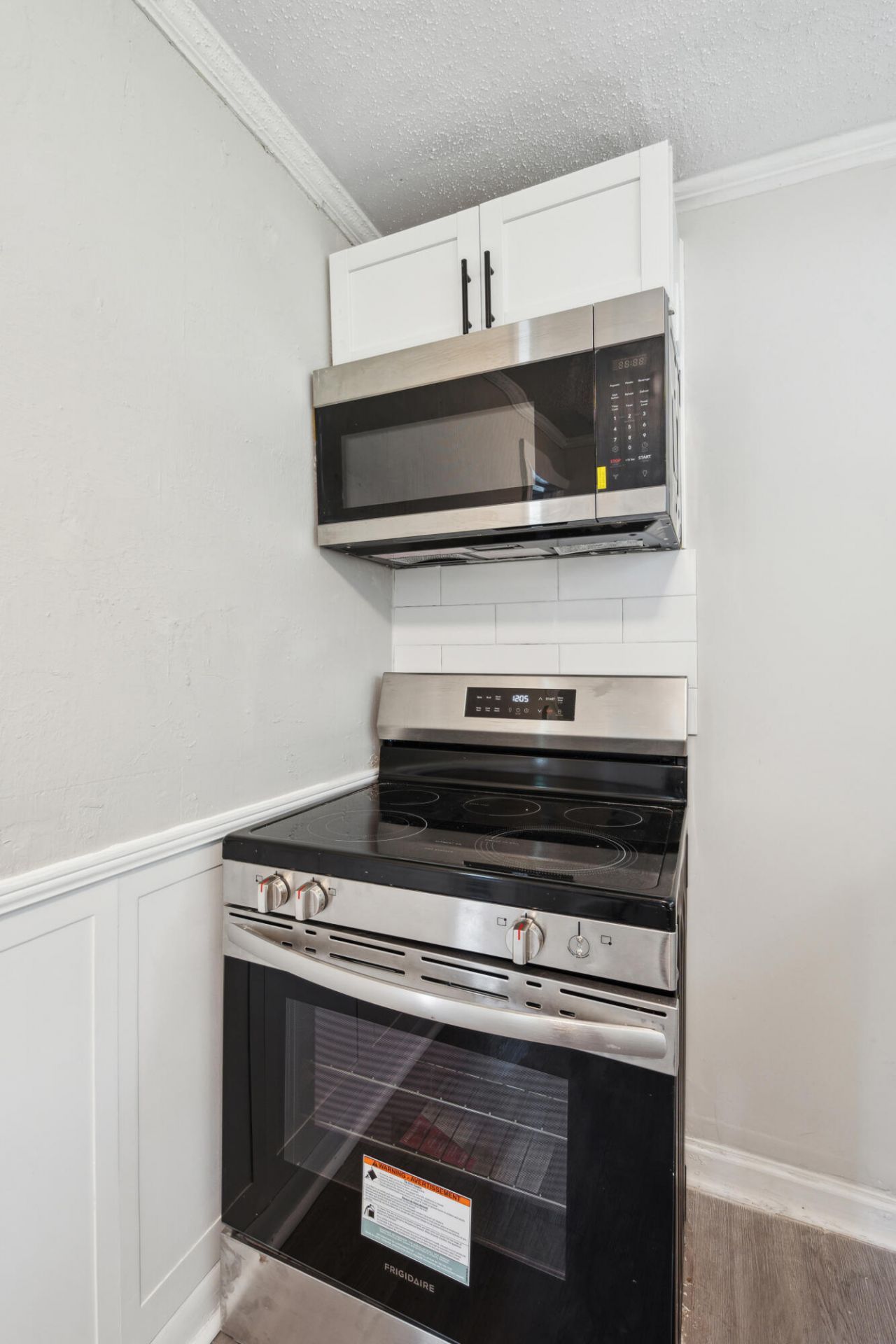 2577 Good Street Photo 9