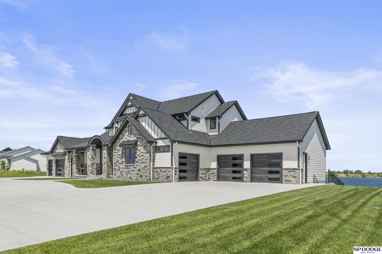 3224 Bryan Shore Drive, Fremont, NE 68025