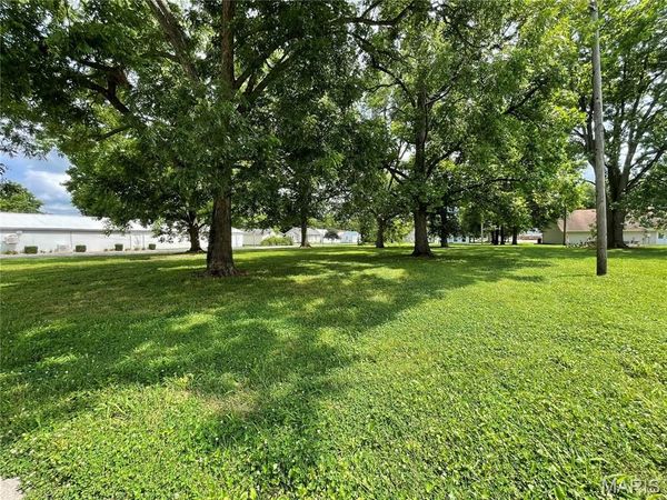 210 E Pocahontas Road, Highland, IL 62249