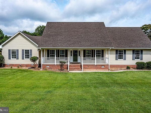 47 ROSEBERRY LANE, URBANNA, VA 23175