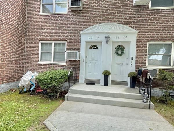 6019 marathon parkway, Unit 2-40, Little Neck, NY 11362