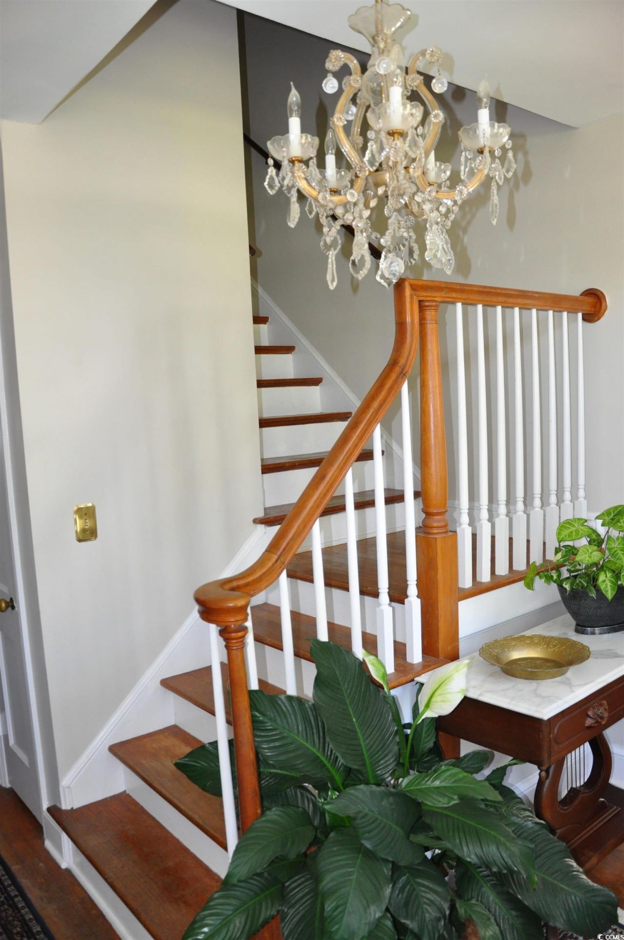 5632 Main St. Photo 5