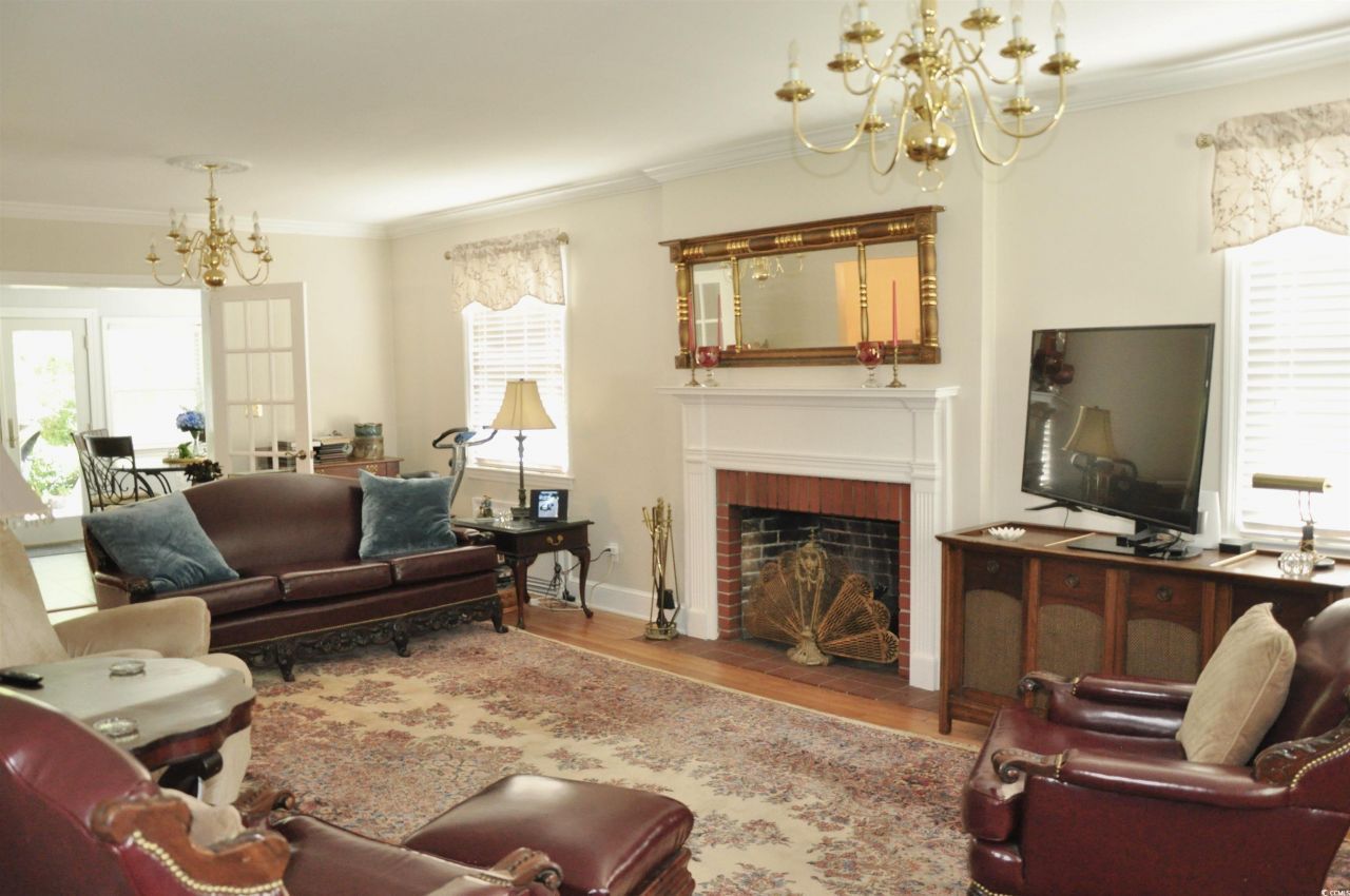 5632 Main St. Photo 6