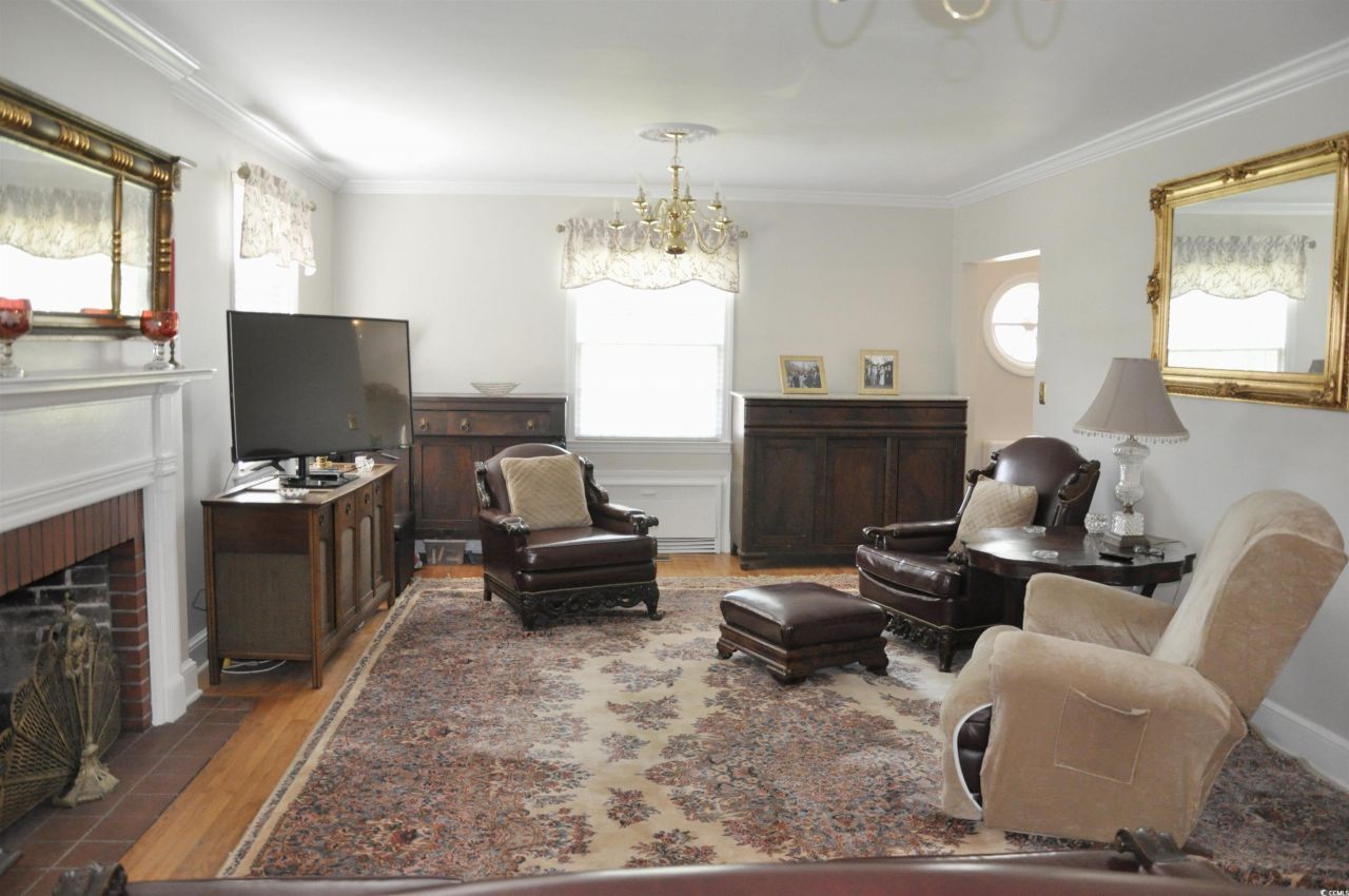 5632 Main St. Photo 9