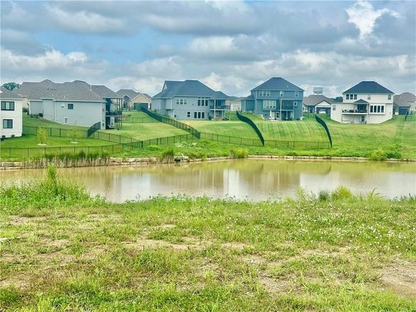 13910 NW 70th Street, Parkville, MO 64152