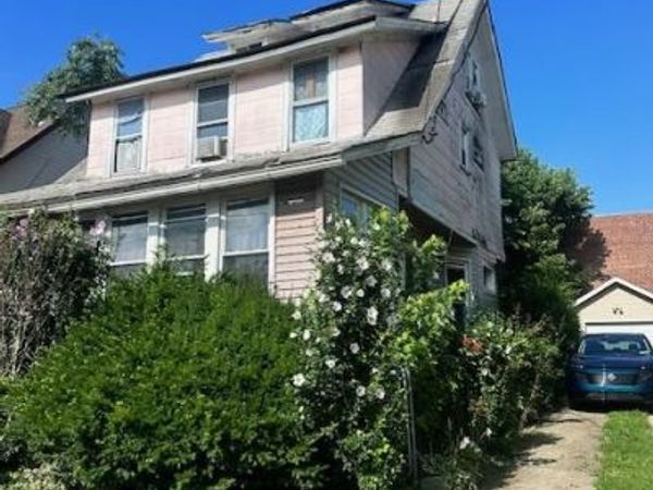 87 Roosevelt Place, Mineola, NY 11501