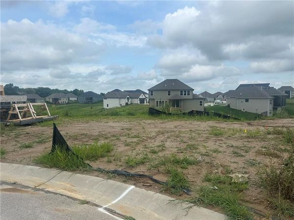 7070 NW Yulich Court, Parkville, MO 64152