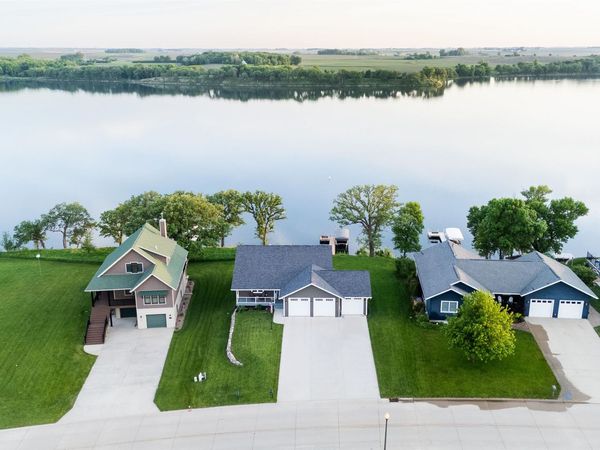 116 West Bay Road, Lake Park, IA 51347