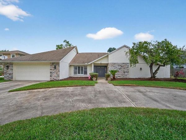 2004 N GOLFVIEW DRIVE, PLANT CITY, FL 33566