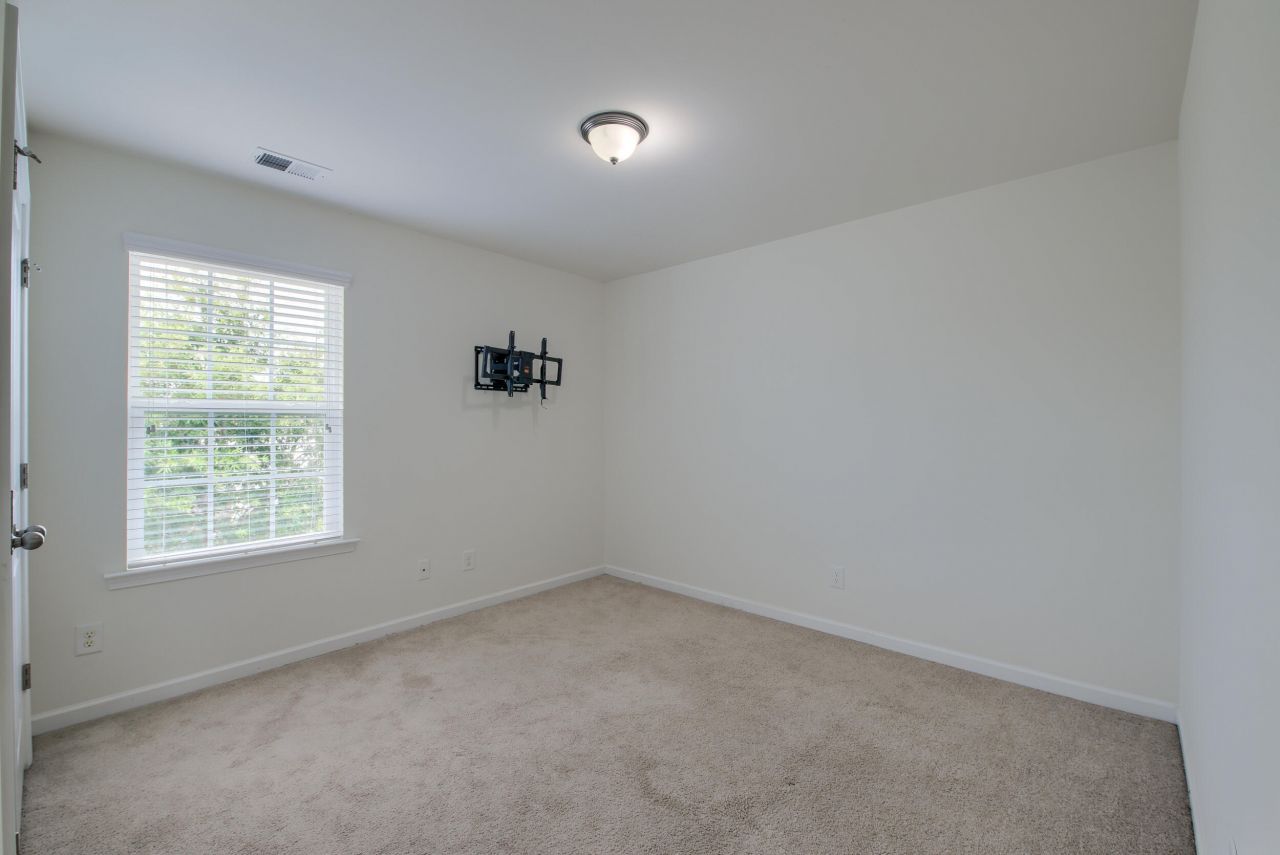 212 Longford Drive Photo 20