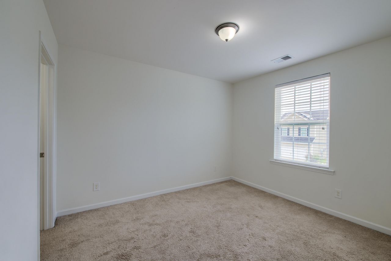 212 Longford Drive Photo 22