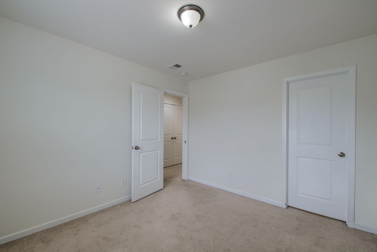 212 Longford Drive Photo 23