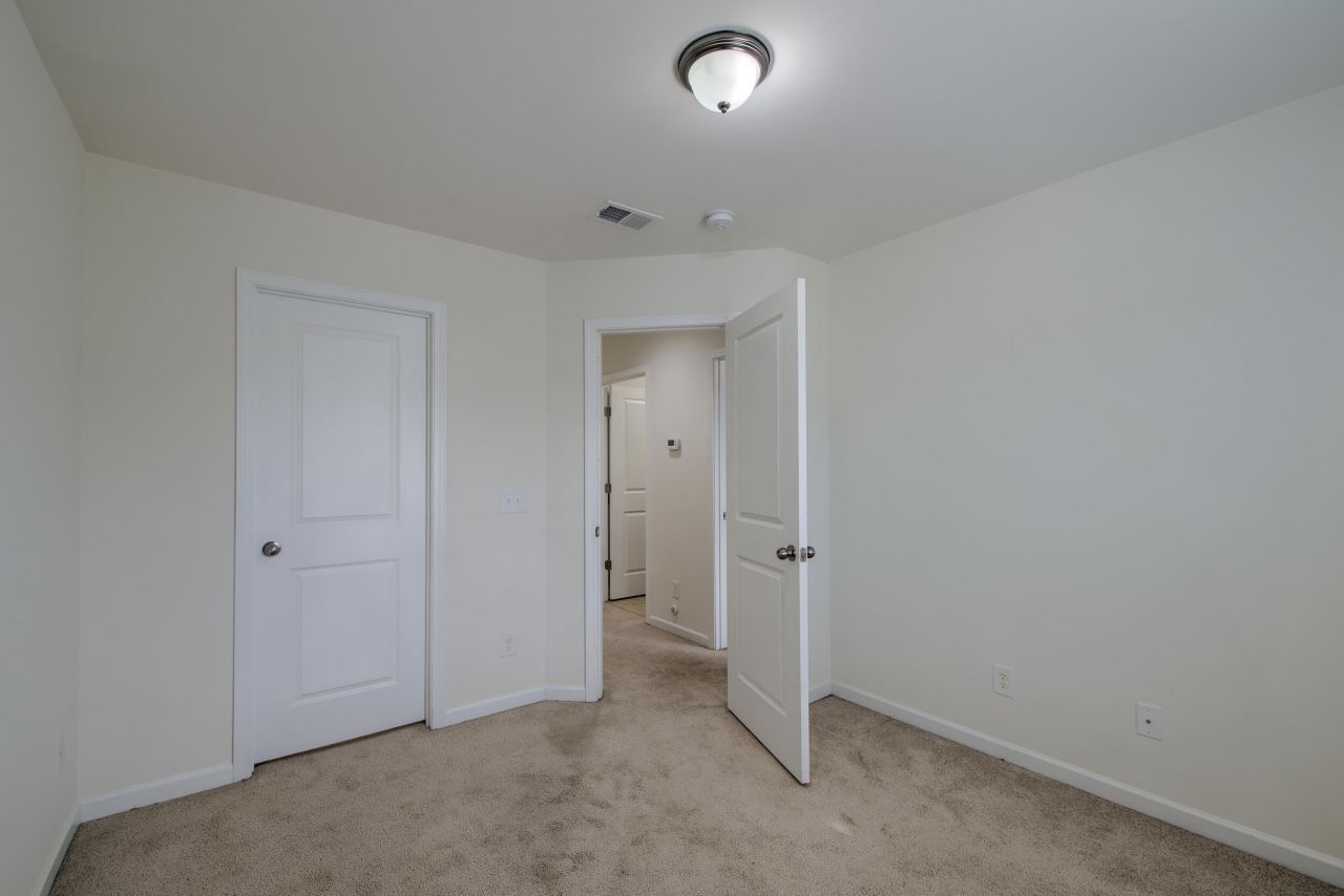 212 Longford Drive Photo 26