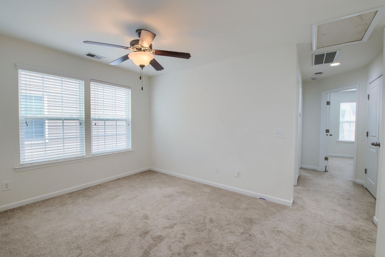 212 Longford Drive Photo 28