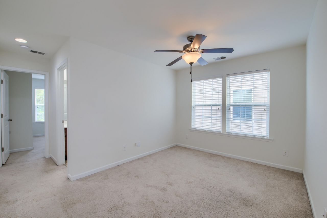 212 Longford Drive Photo 29