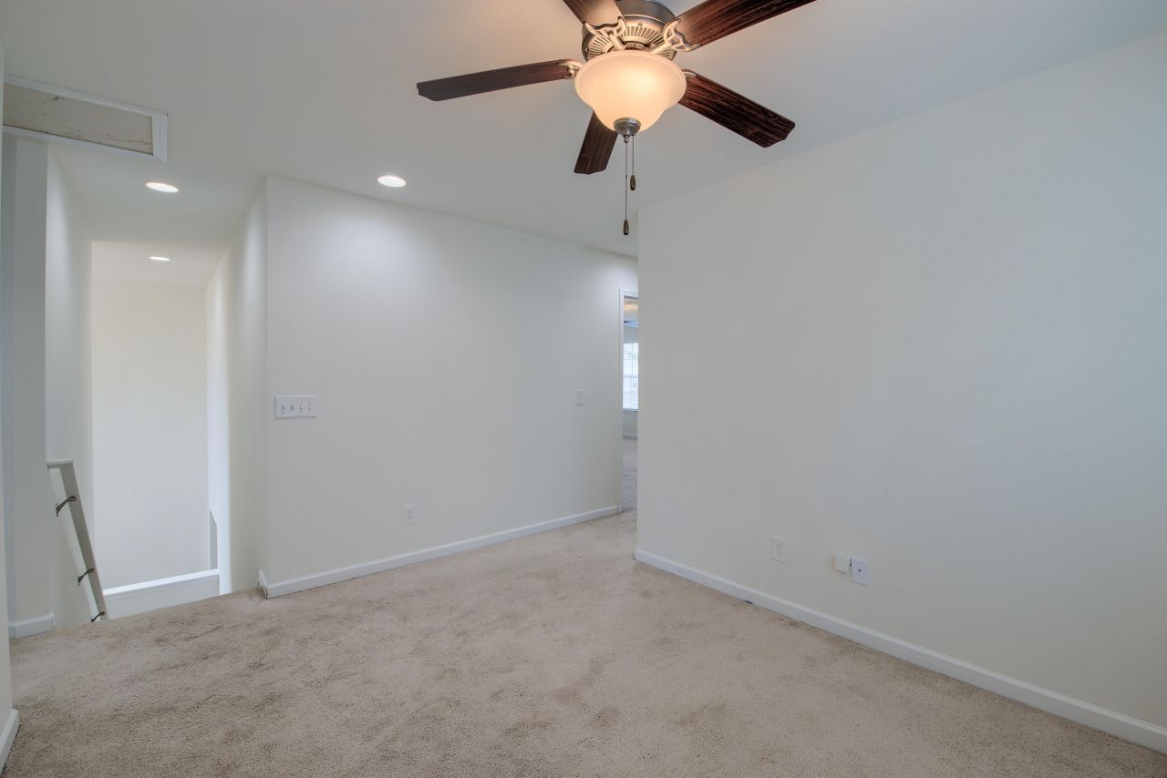 212 Longford Drive Photo 30