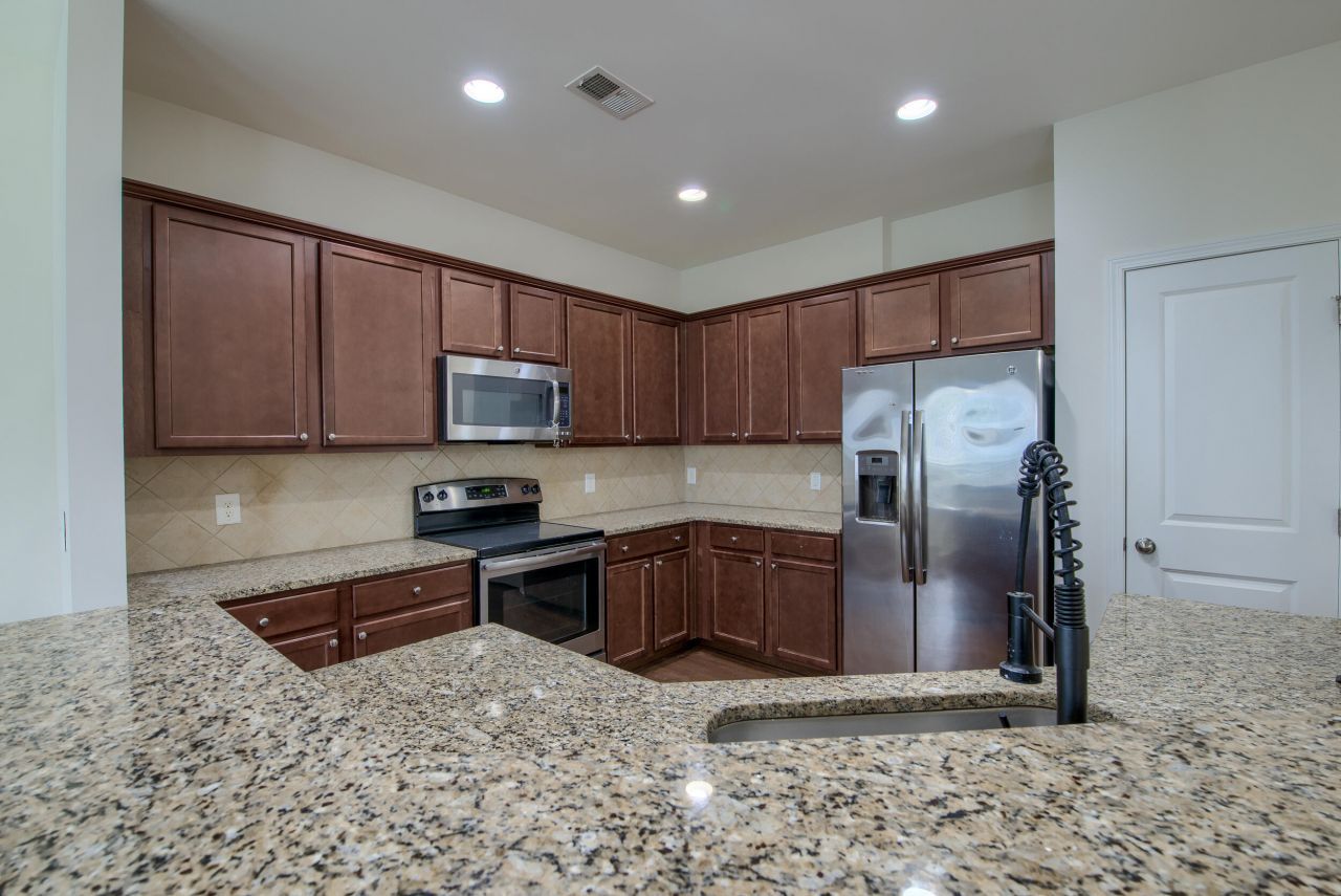 212 Longford Drive Photo 36