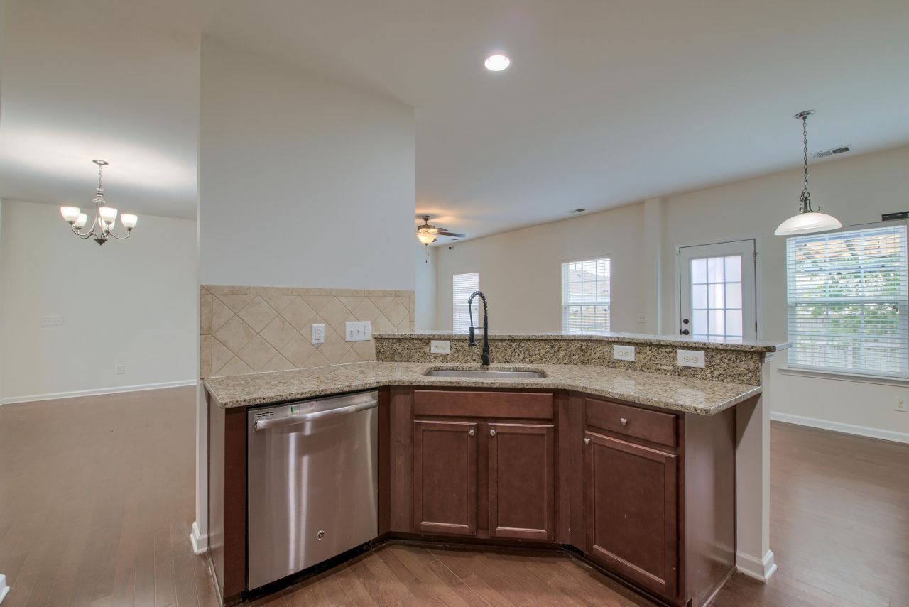 212 Longford Drive Photo 39