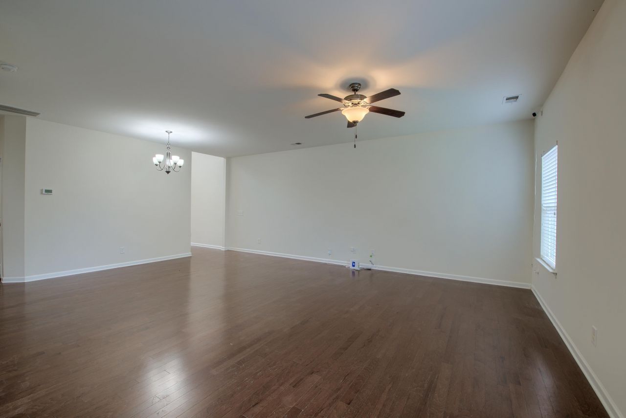 212 Longford Drive Photo 7