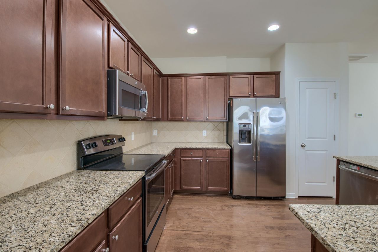 212 Longford Drive Photo 8