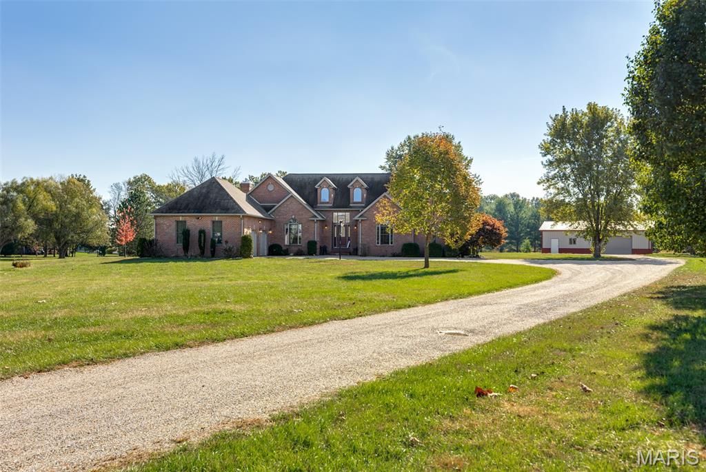 8 Deer Hollow Lane, Litchfield, IL 62056 Main Photo