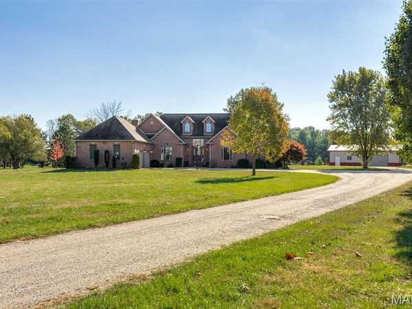 8 Deer Hollow Lane, Litchfield, IL 62056