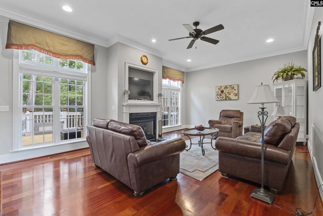 247 Gallantry Drive Photo 10