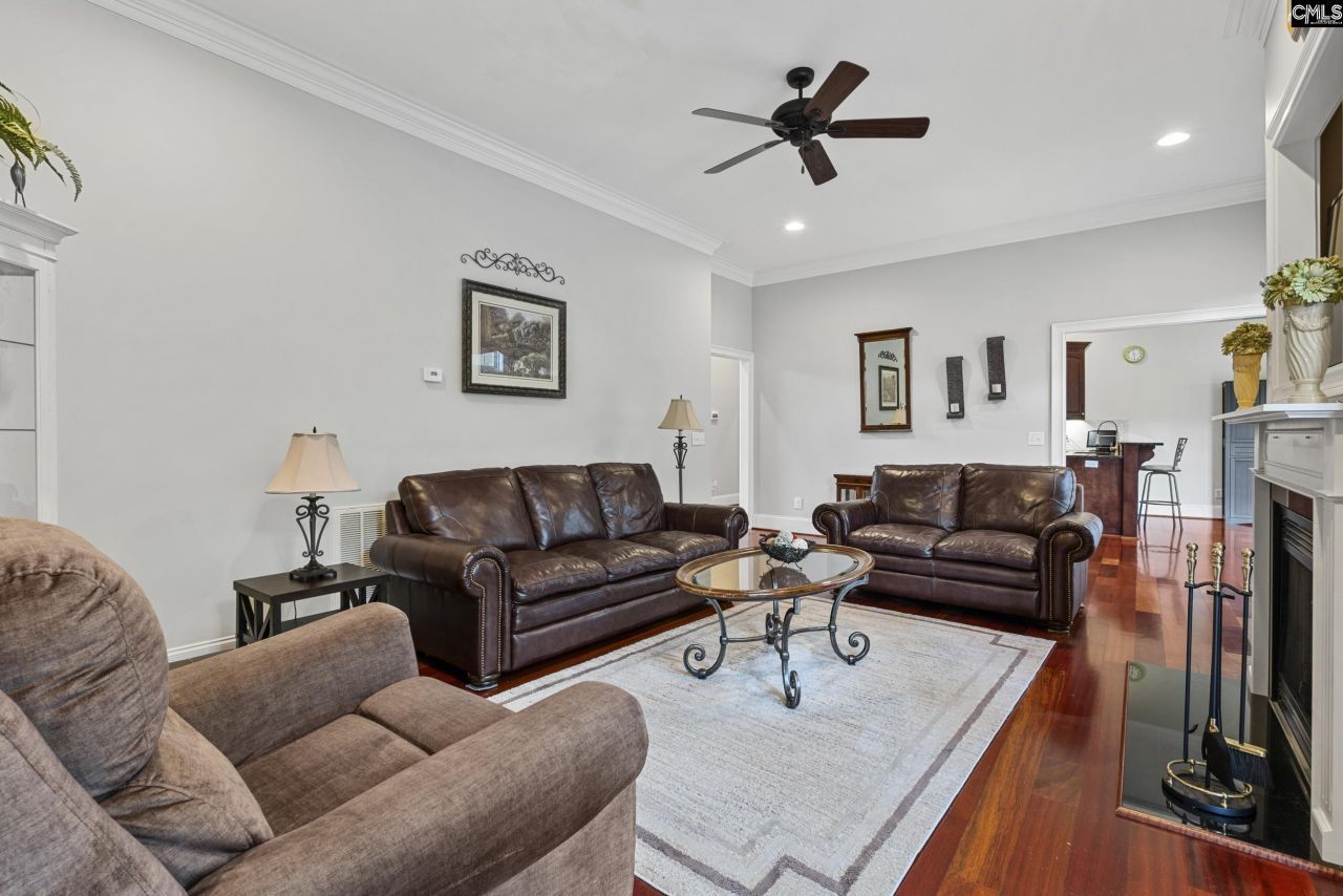 247 Gallantry Drive Photo 11