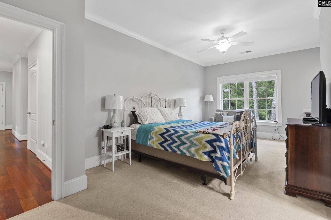 247 Gallantry Drive Photo 34