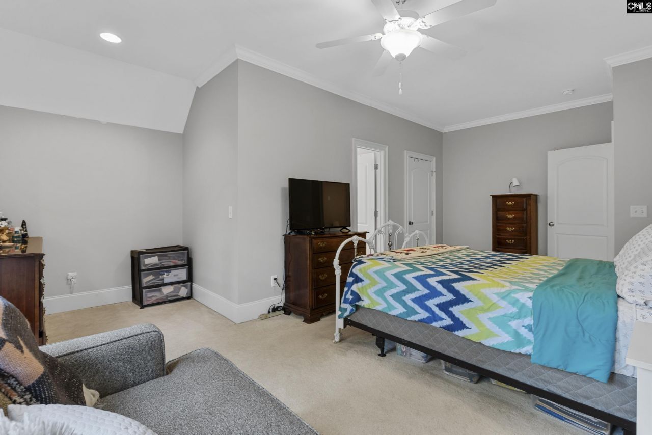 247 Gallantry Drive Photo 35