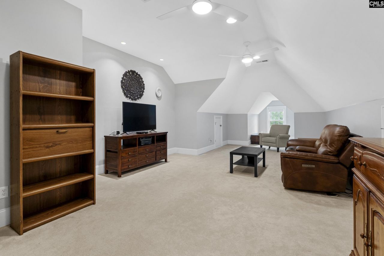 247 Gallantry Drive Photo 45