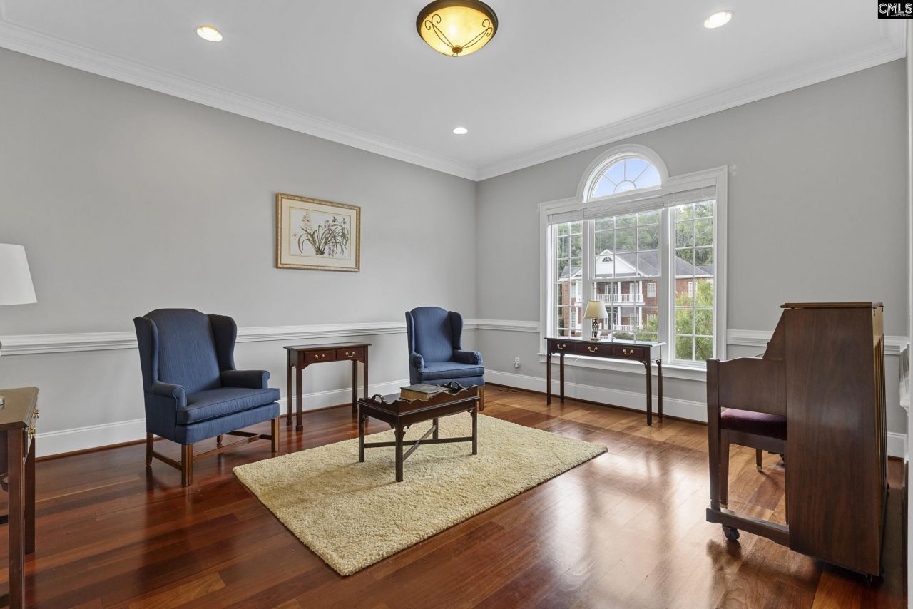 247 Gallantry Drive Photo 8