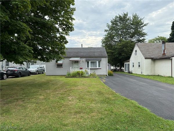 161 N Roanoke Avenue, Austintown, OH 44515