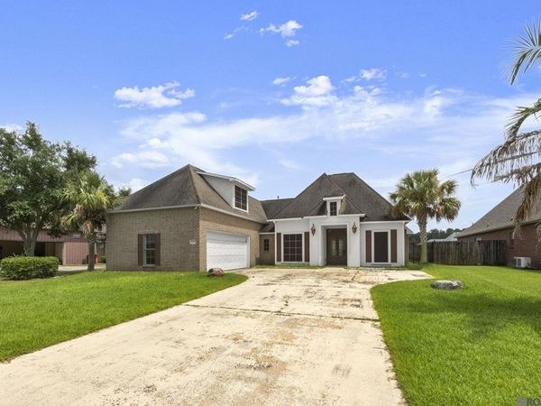11414 Pleasant Knoll Dr, Denham Springs, LA 70726