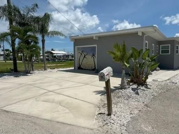 3827 Coconut DR, ST. JAMES CITY, FL 33956