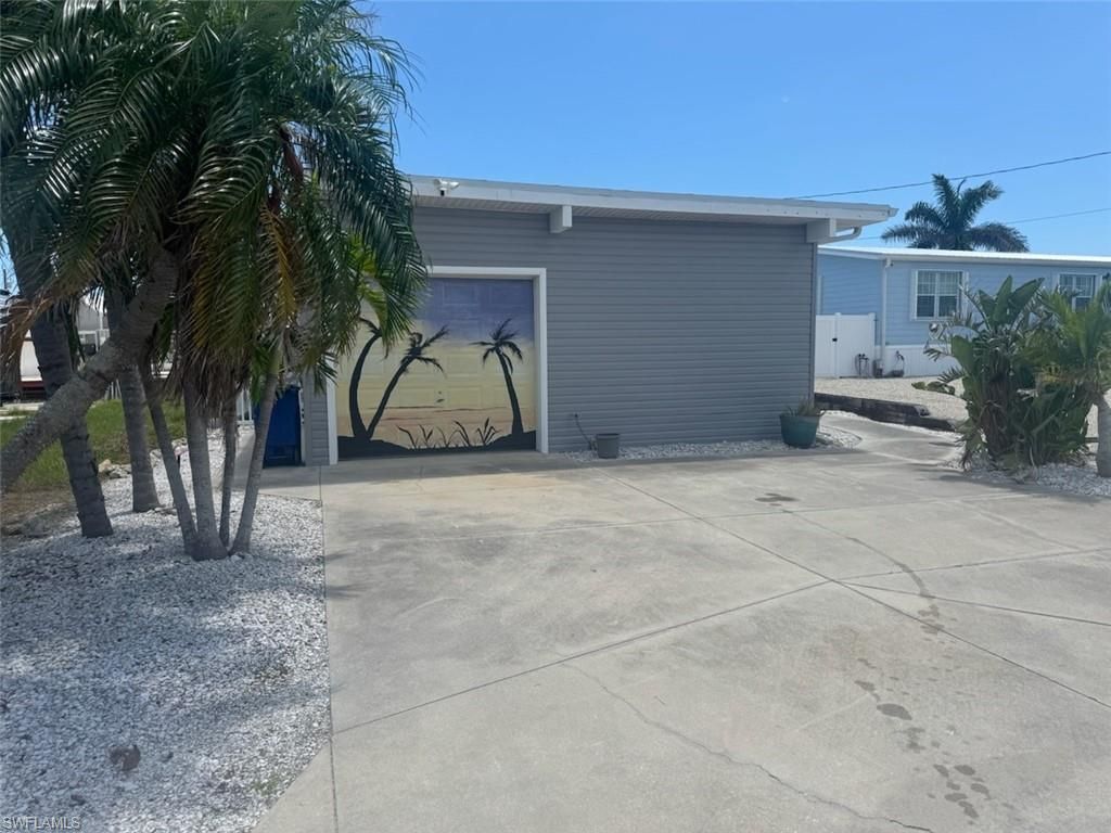 3827 Coconut Dr, Saint James City, FL 33956 Photo