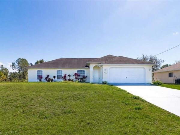 926 Plantation RD, LEHIGH ACRES, FL 33974