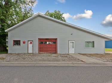 20 S Renville Street, Winthrop, MN 55396