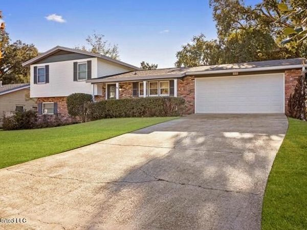 25 Oakwood Drive, Gulfport, MS 39507